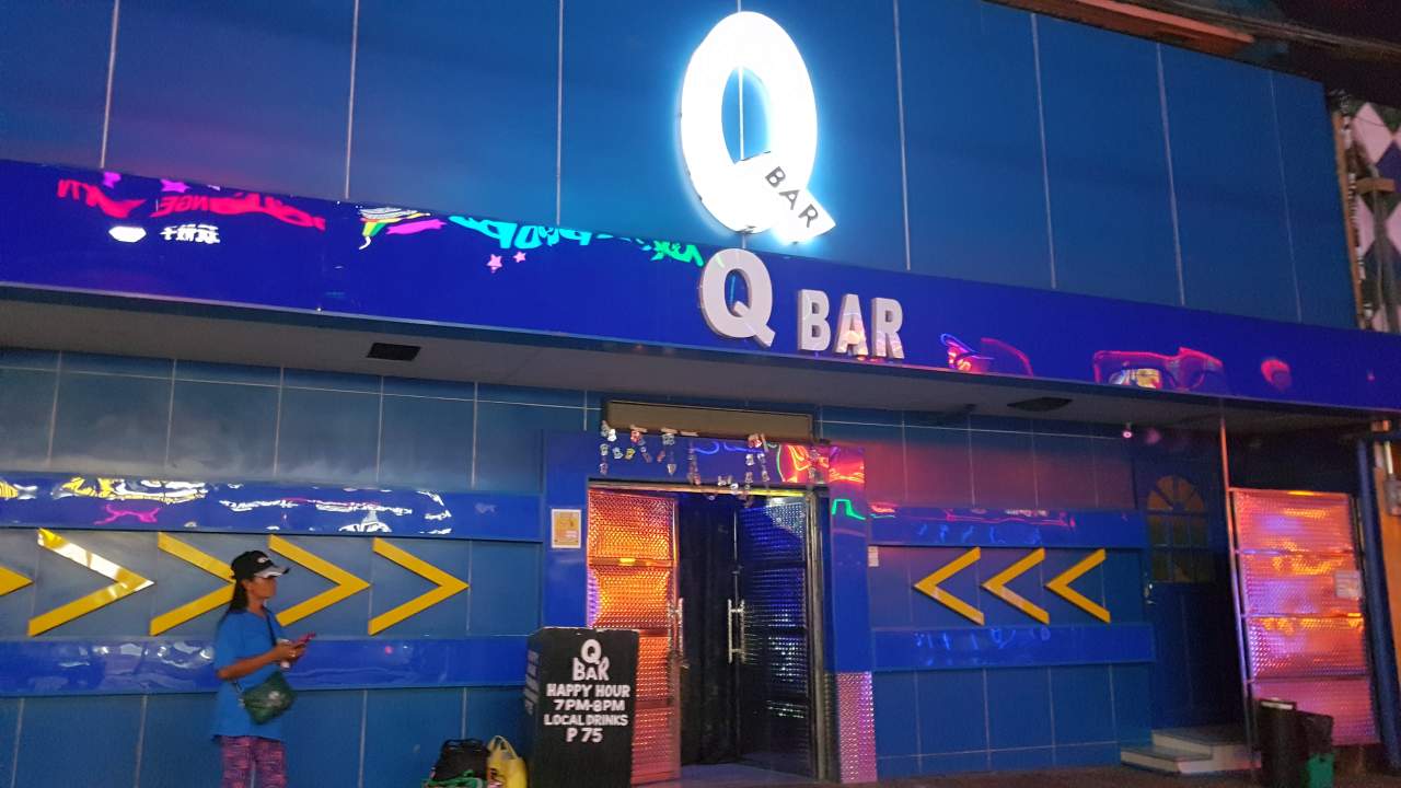 Angeles City - Walking Street - Q Bar - Barfine